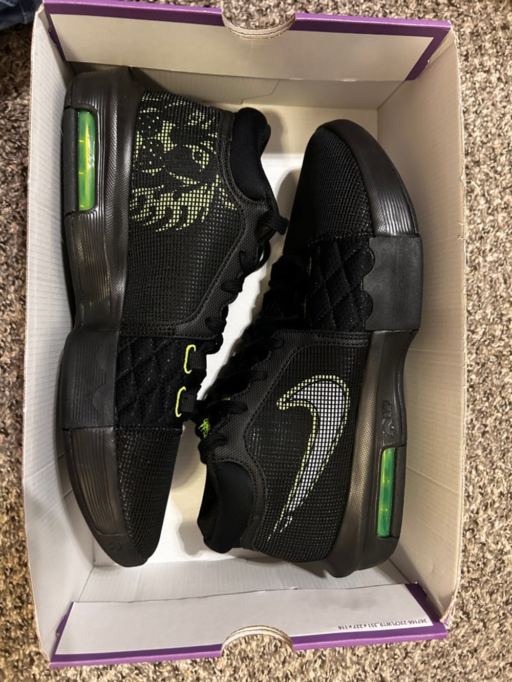 Nike LeBron Witness VIII Black Volt Basketball shoes size 10.5 men